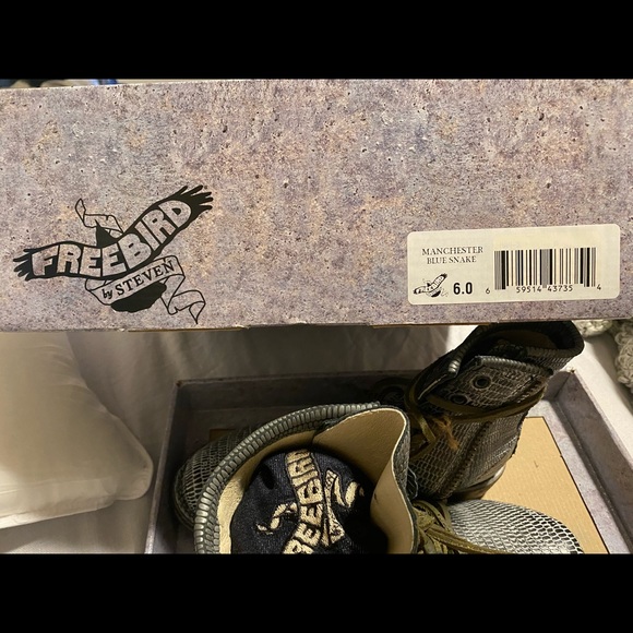 Like NEW in box size 6 Freebird Manchester Blue Snake - Picture 8 of 9